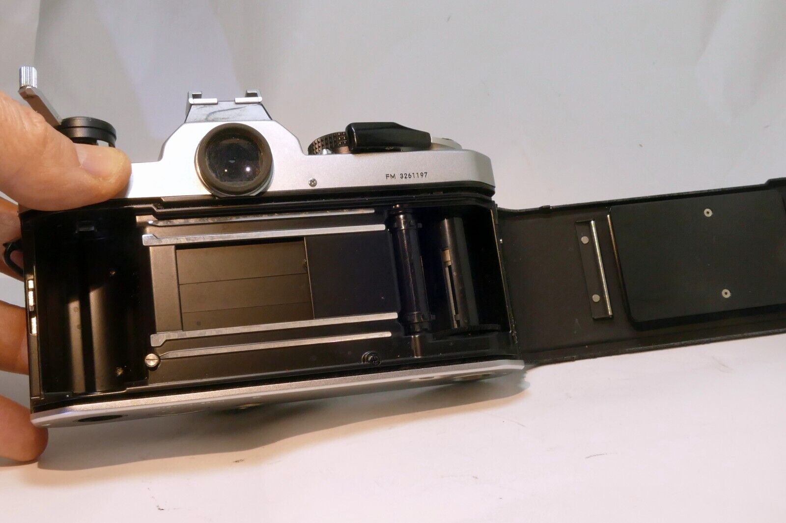 Nikon FM 35mm SLR Film Camera w/ issues with light meter - Free Shipping USA