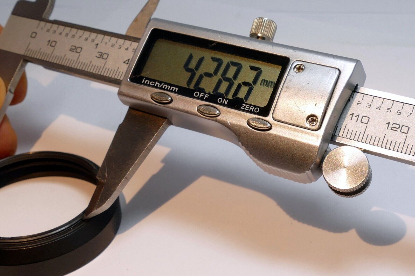 43mm plastic lens hood shade threaded screw in type