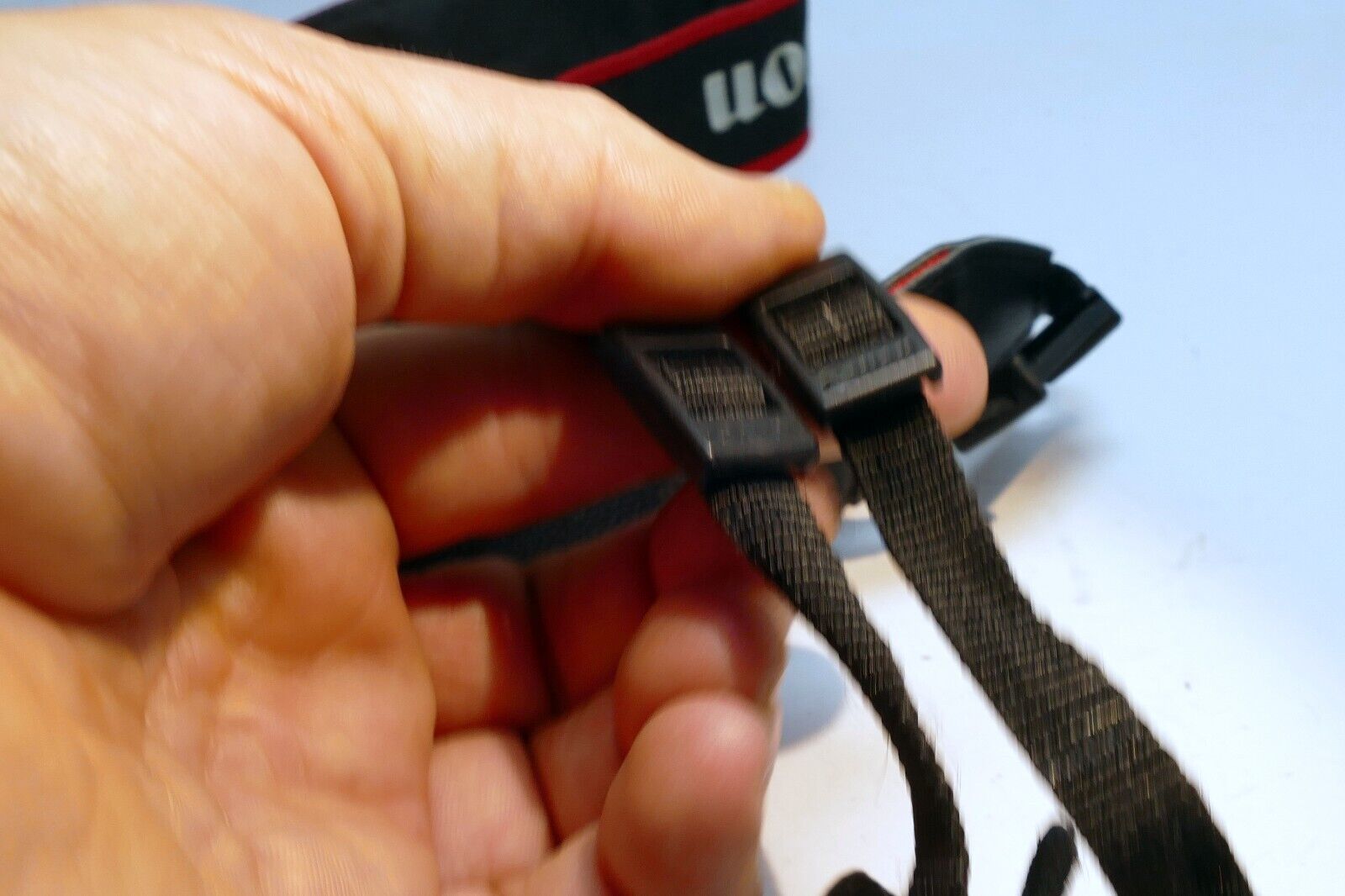 Canon EOS 70D SLR Digital Camera Neck Shoulder Strap - Genuine OEM
