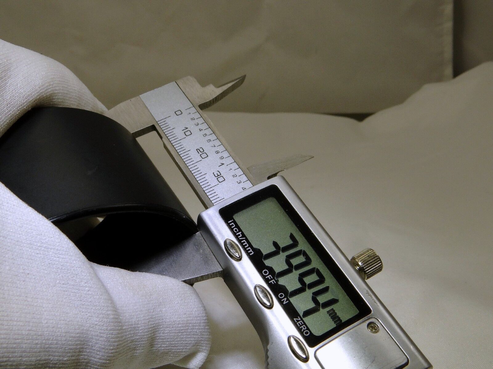 65.8mm ID twist on Lens Hood Unknown brand telephoto 70-300mm