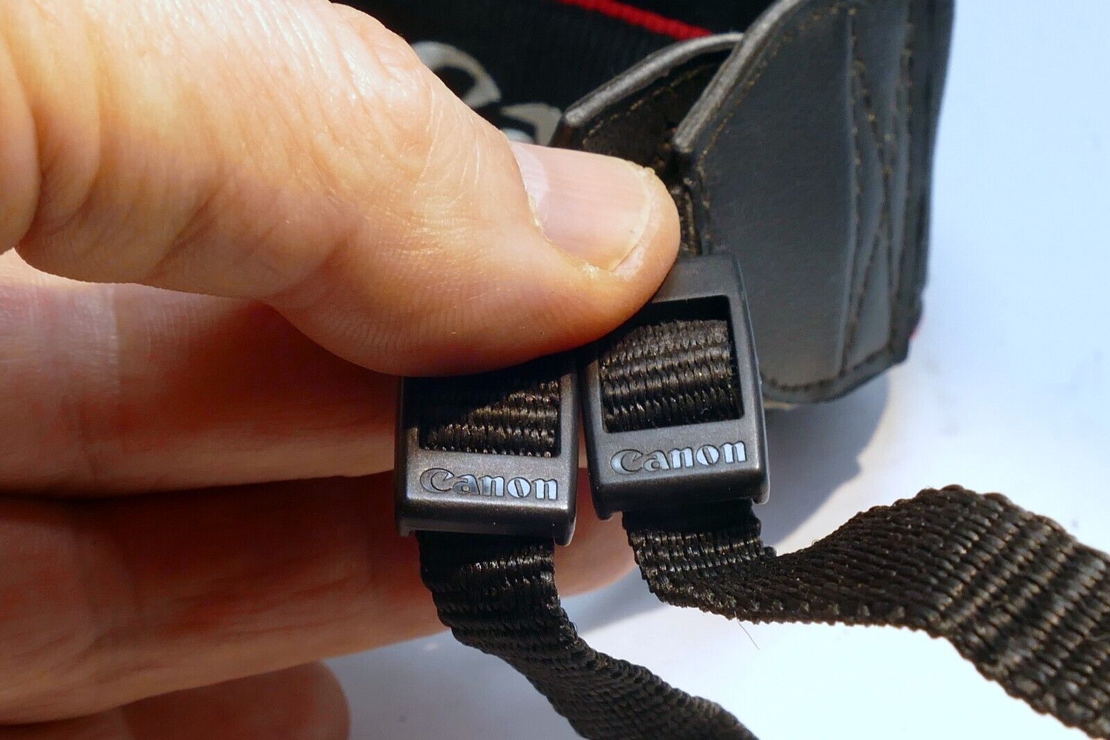 Canon EOS SLR Digital Camera Neck Shoulder Strap black-red  - Genuine OEM