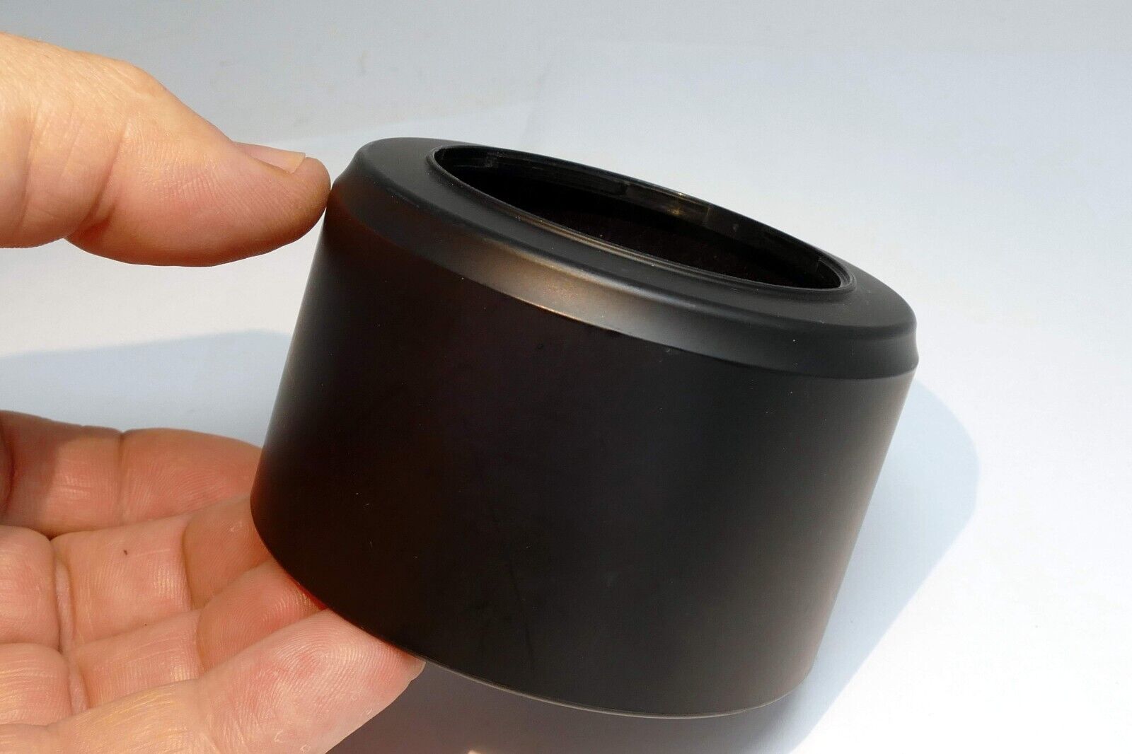 Plastic  52mm Lens Hood twist on type