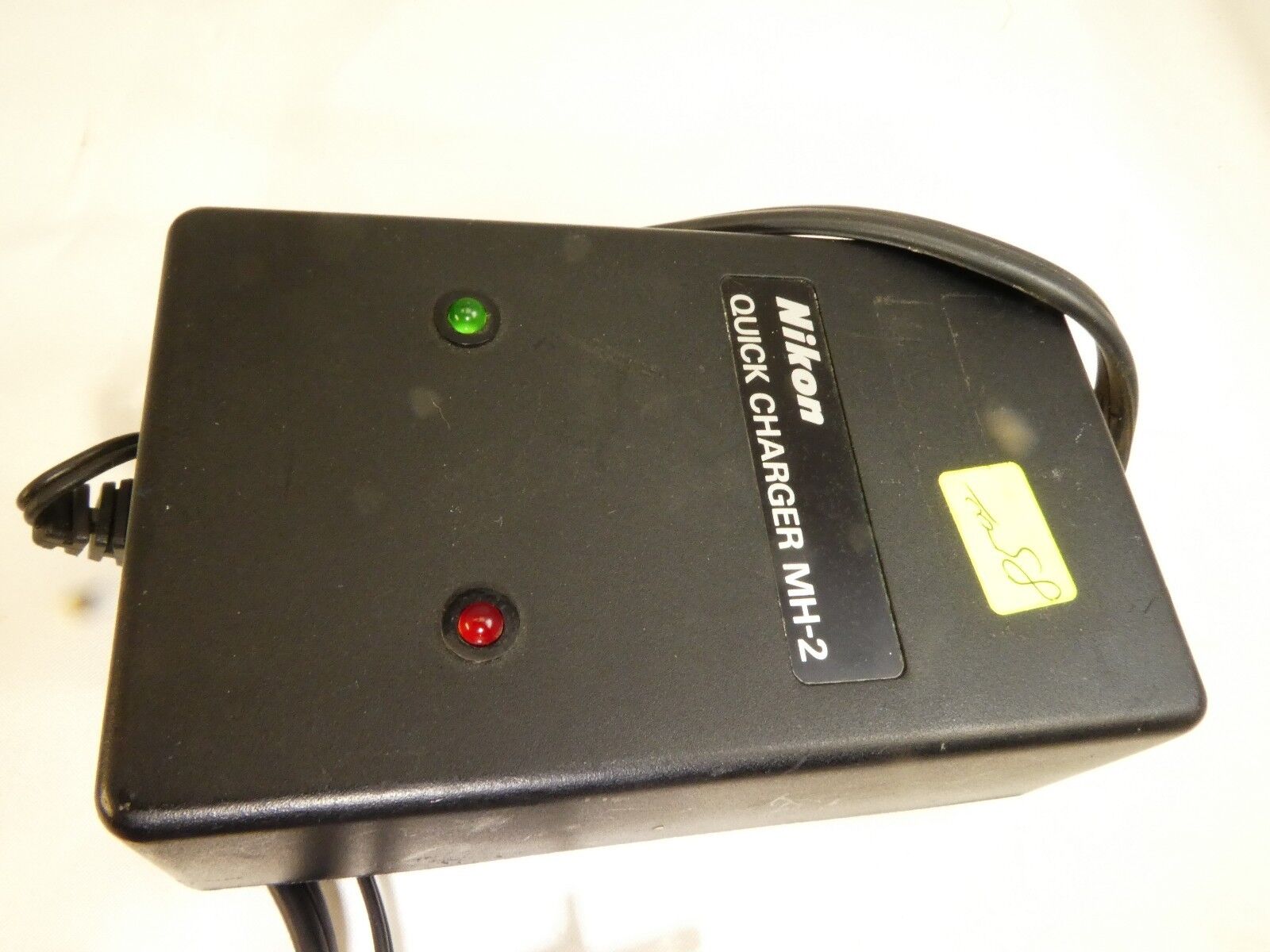 Nikon MH-2 Quick Charger Ac115/220-240V 50/60HZ 10W – DC20V with US wall cable