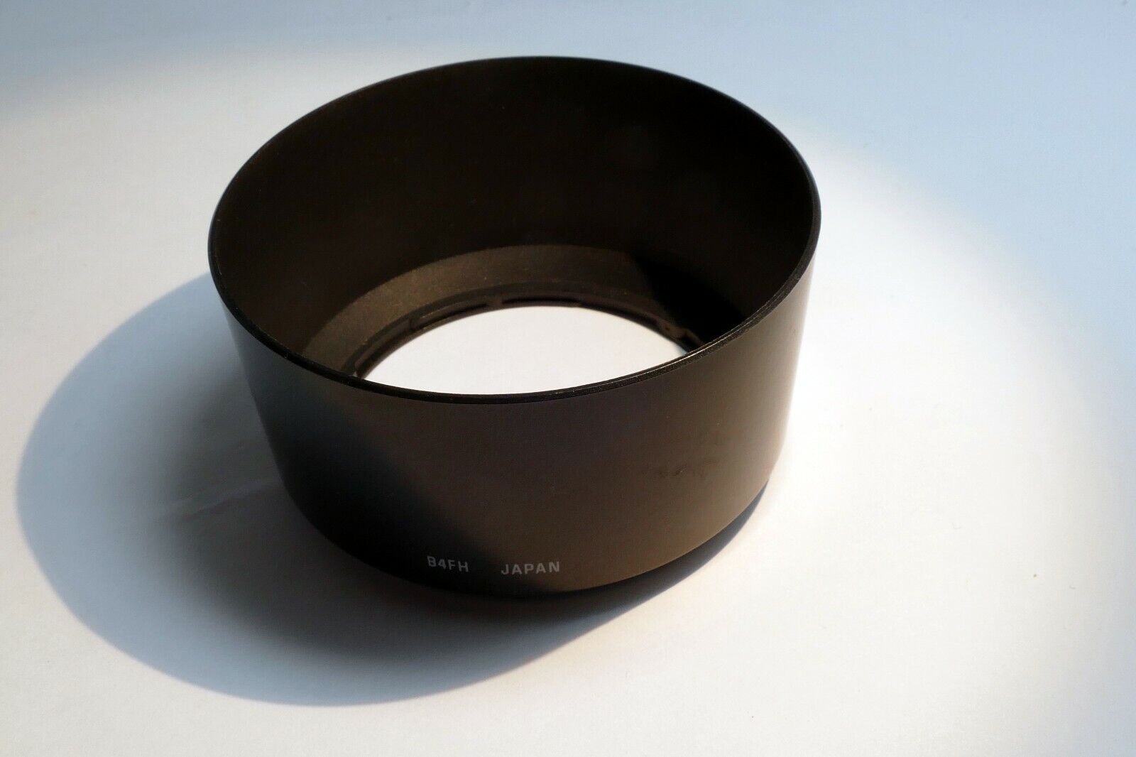 Lens hood for Tamron B4FH shade for 70-300mm f4-5.6 AF telephoto zoom with 58