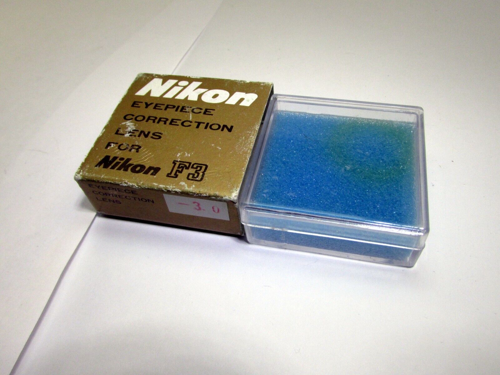 Empty Box for Nikon Eyepiece Correction Lens for F3 F3HP cameras 47X47mm