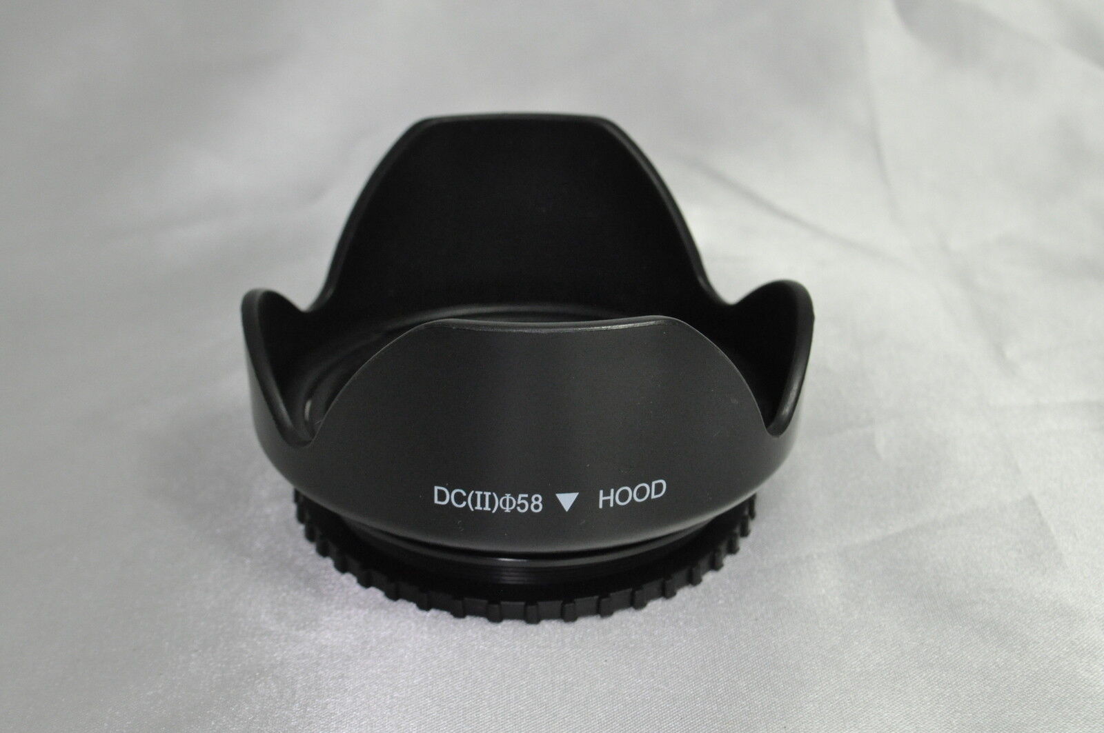 DC (II) 58mm Plastic Lens Hood Screw in Type for 18-55mm IS Kit Zoom lesn