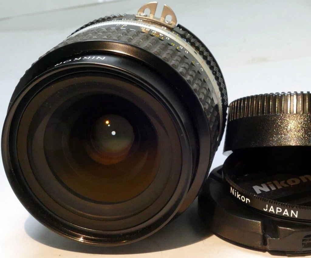 Nikon Ai-s AIS 24mm f2 wide angle prime manual focus lens f2.0 - Mint condition