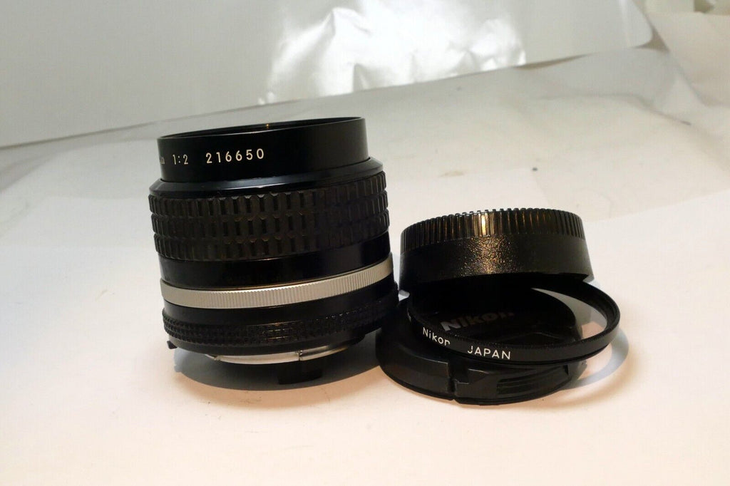 Nikon Ai-s AIS 24mm f2 wide angle prime manual focus lens f2.0 - Mint condition