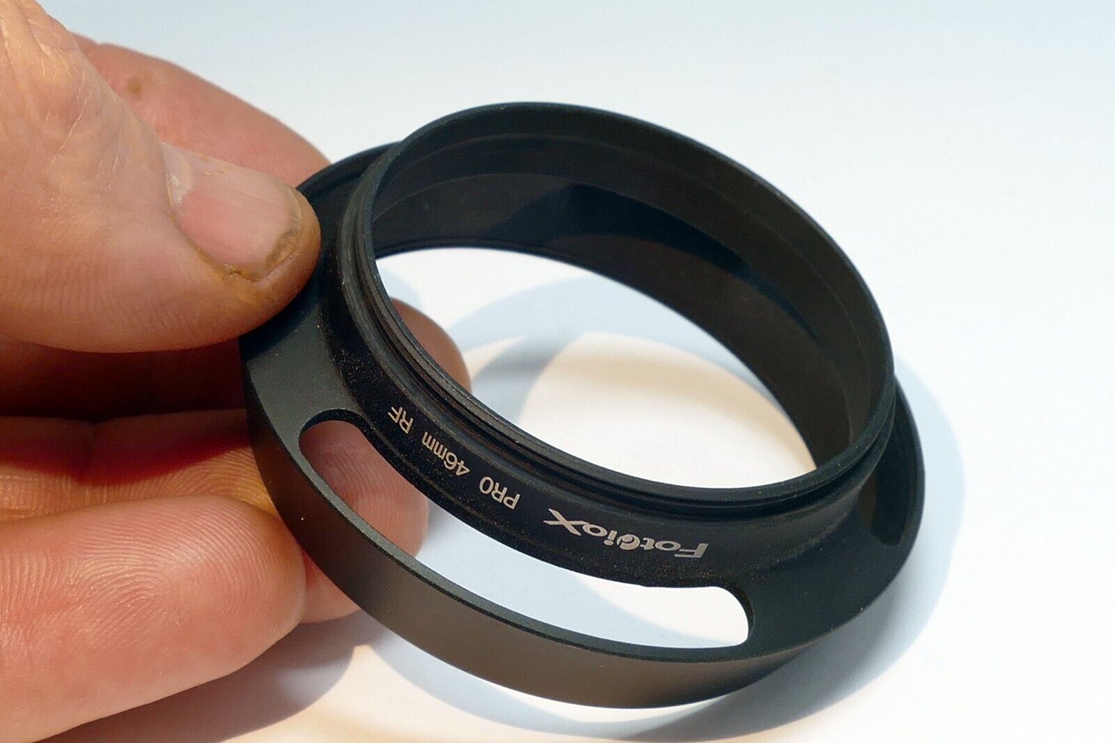 46mm Metal lens hood shade vented threaded screw in type for 5cm