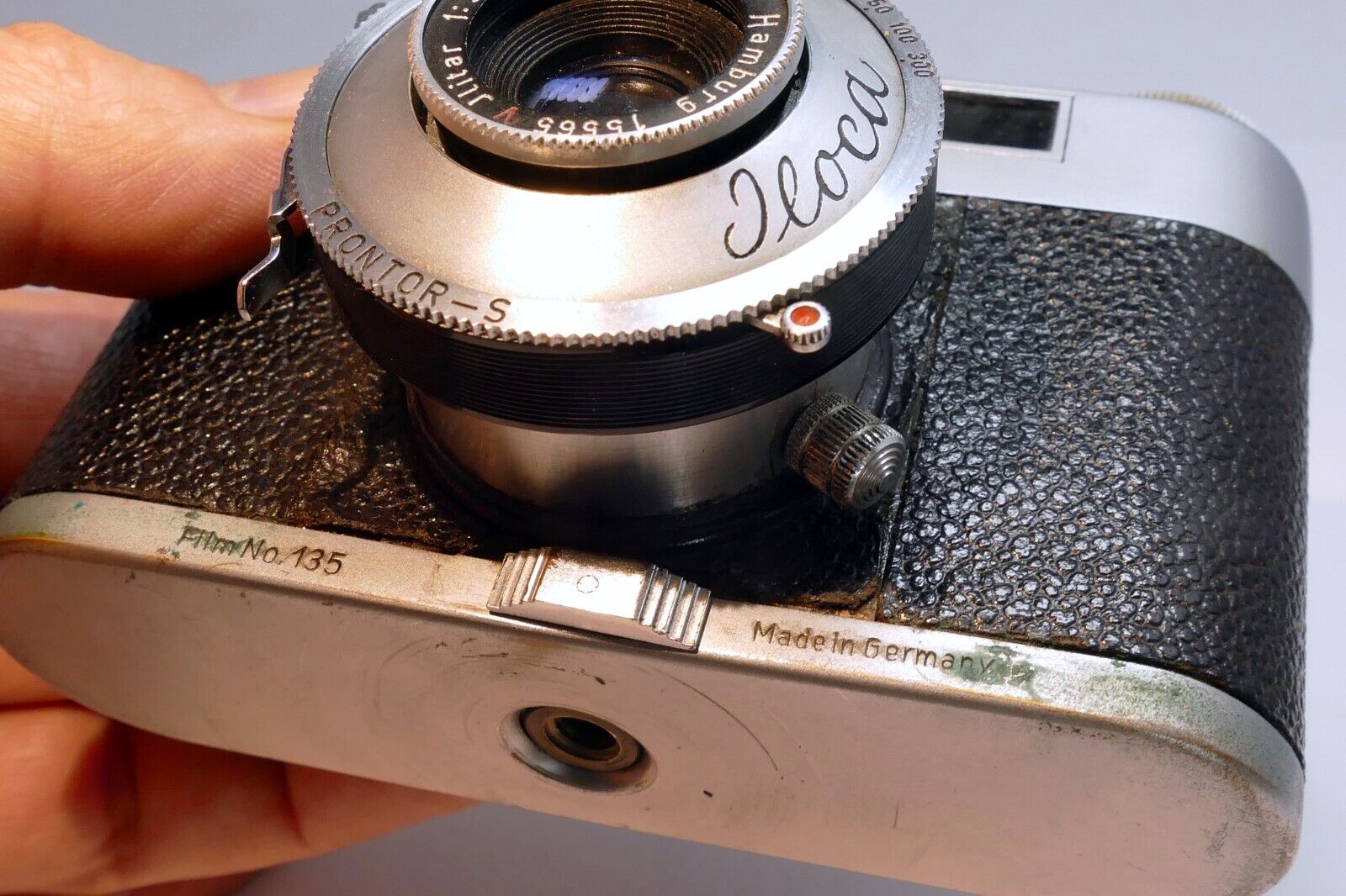 Iloca I Rangefinder Camera with V JLitar f3.5 4.5cm lens Prontor S Shutter  1940