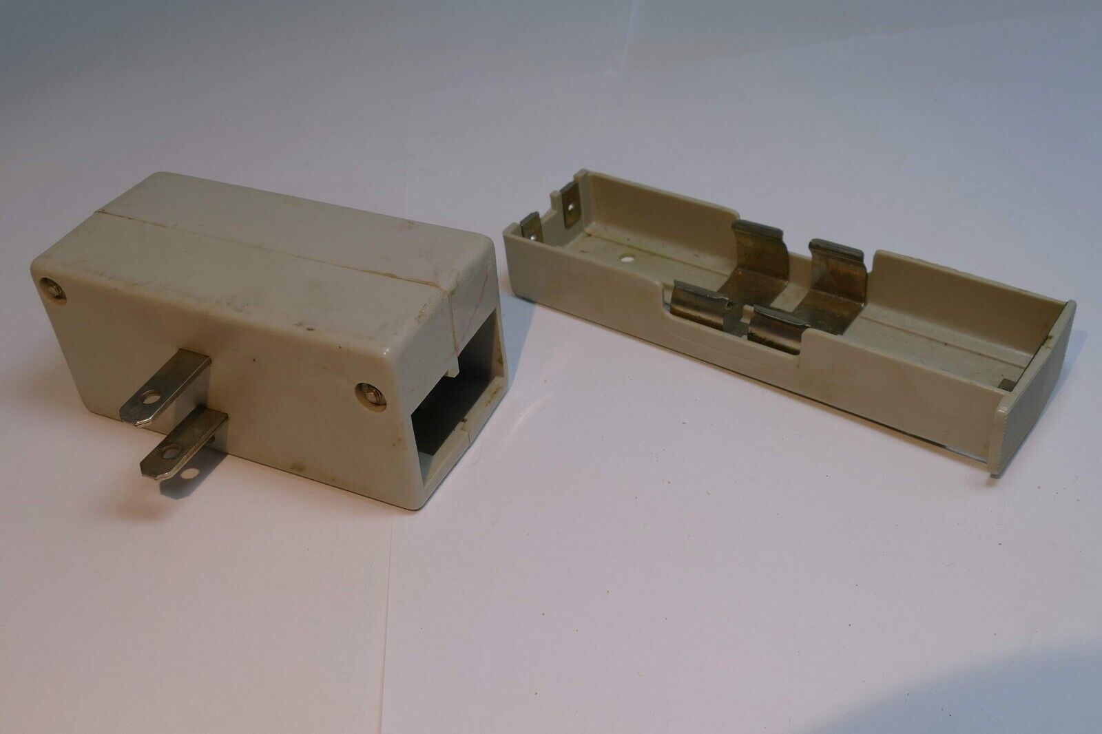 AA battery holder  for a vintage flash