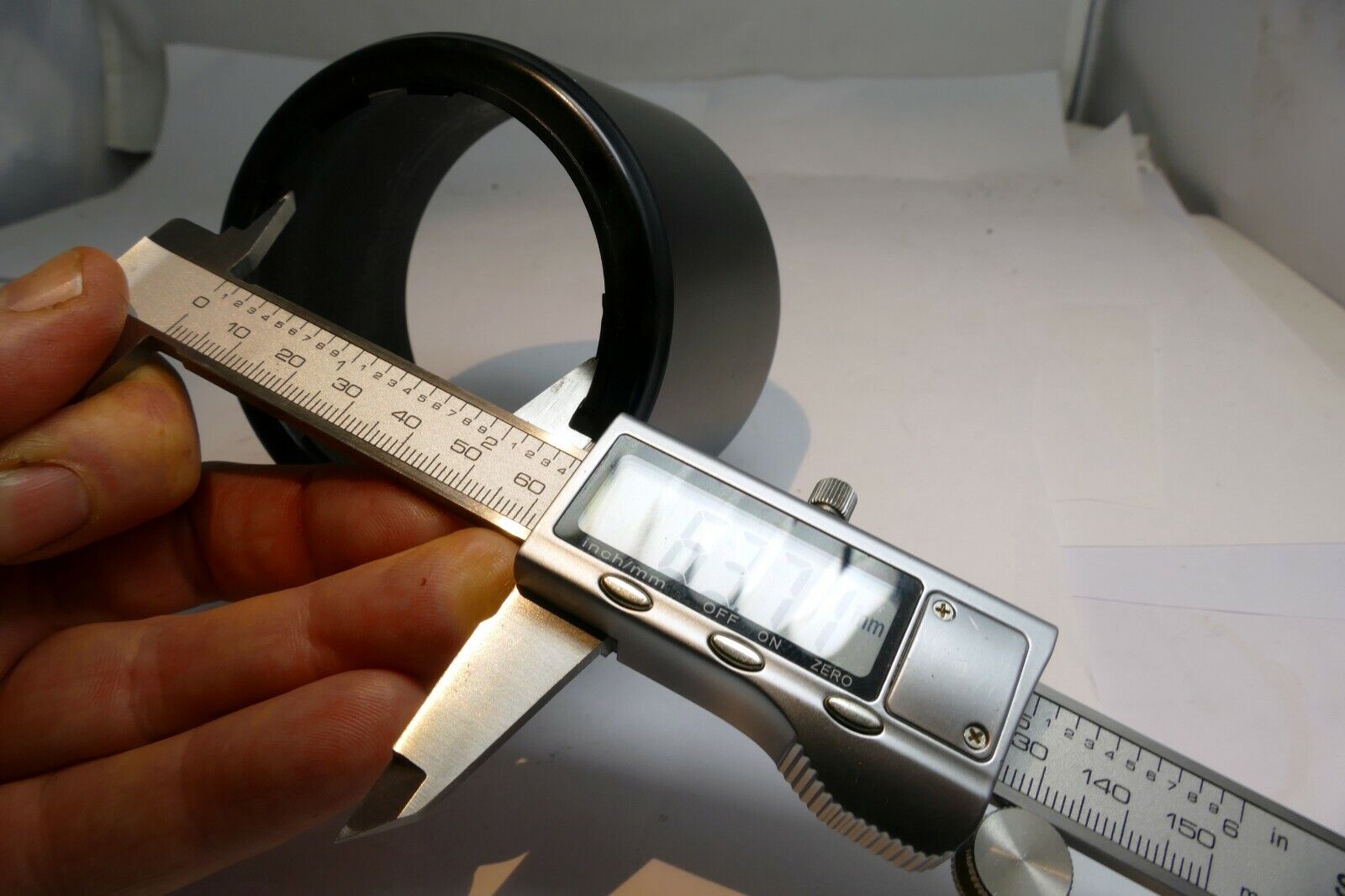 Lens Hood Shade twist on type for 62mm  rim