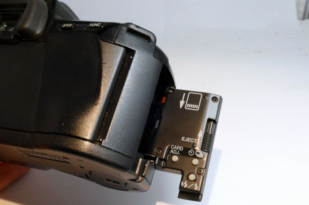 Minolta Maxxum 5Xi Dynax camera body only for parts as found AS IS - UNTESTED