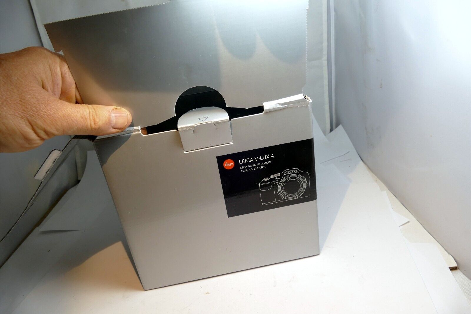 An Empty Box (only ) for  Leica V-Lux 4 DC vario Elmarit 4.5-108mm f2.8 18191