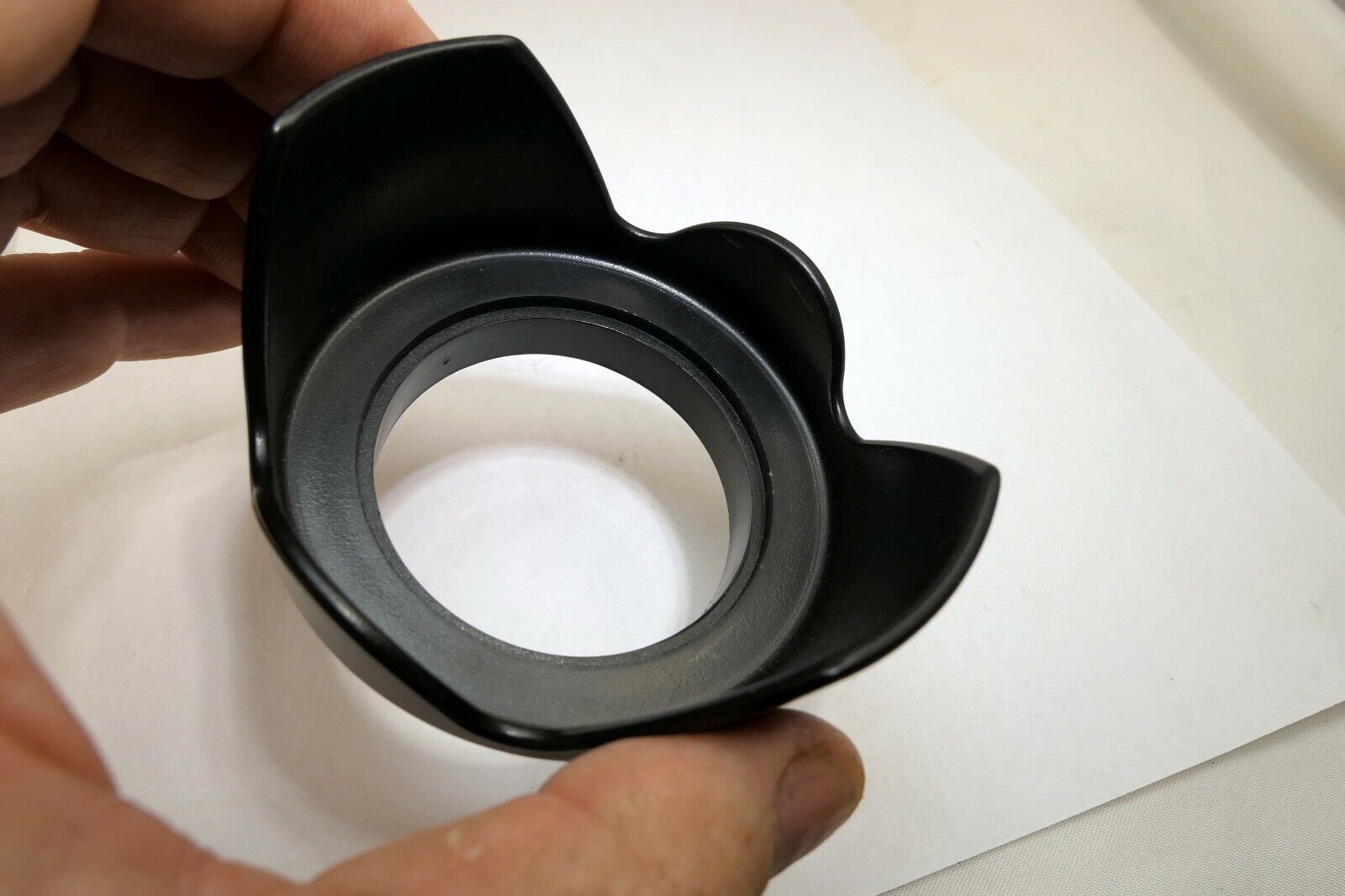 Petal 52mm Lens Hood Shade screw in type plastic