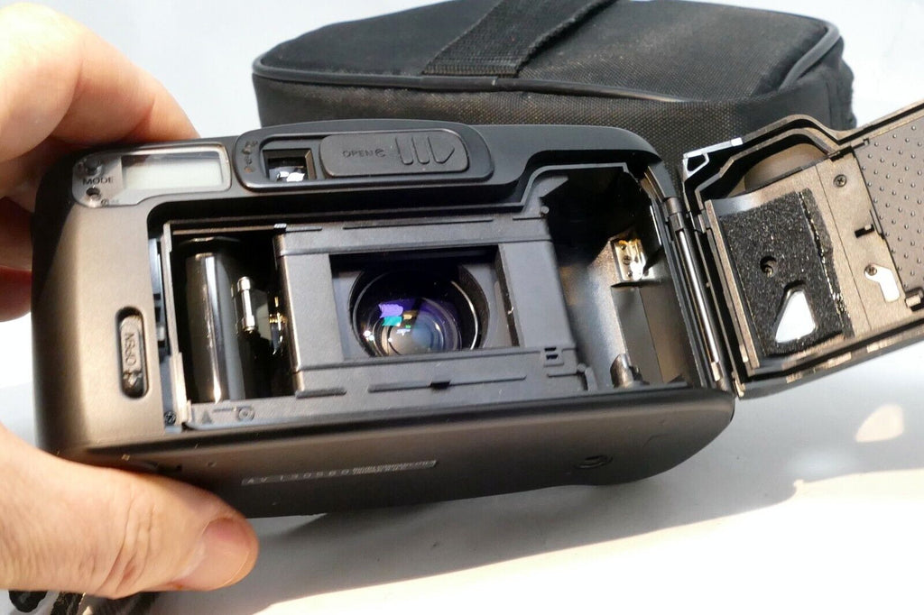 Ricoh RZ-900 Camera 38-90mm AF lens with Super Macro (damaged battery door)