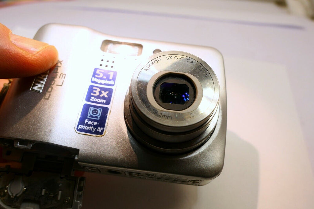 Nikon COOLPIX L3 5MP Digital Camera Silver - AS IS parts or repair does not work