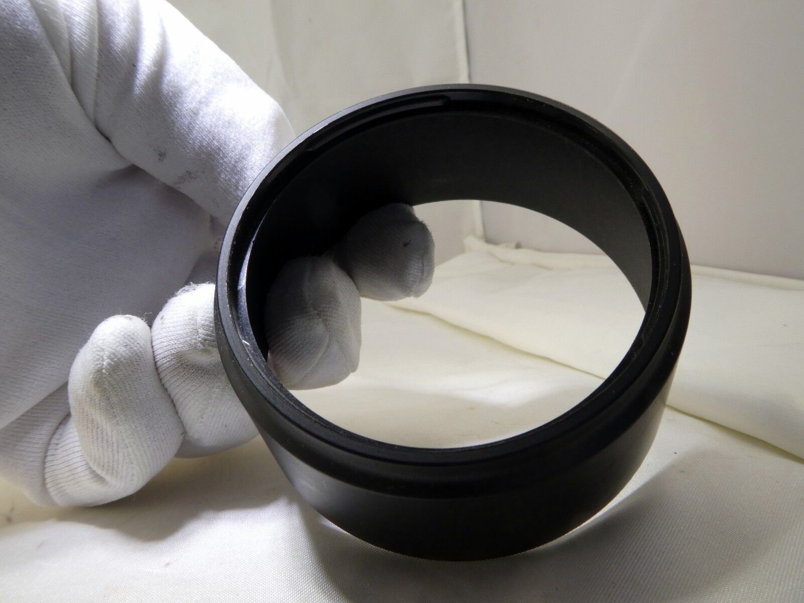 Lens Hood for lens 58mm rim  twist on type