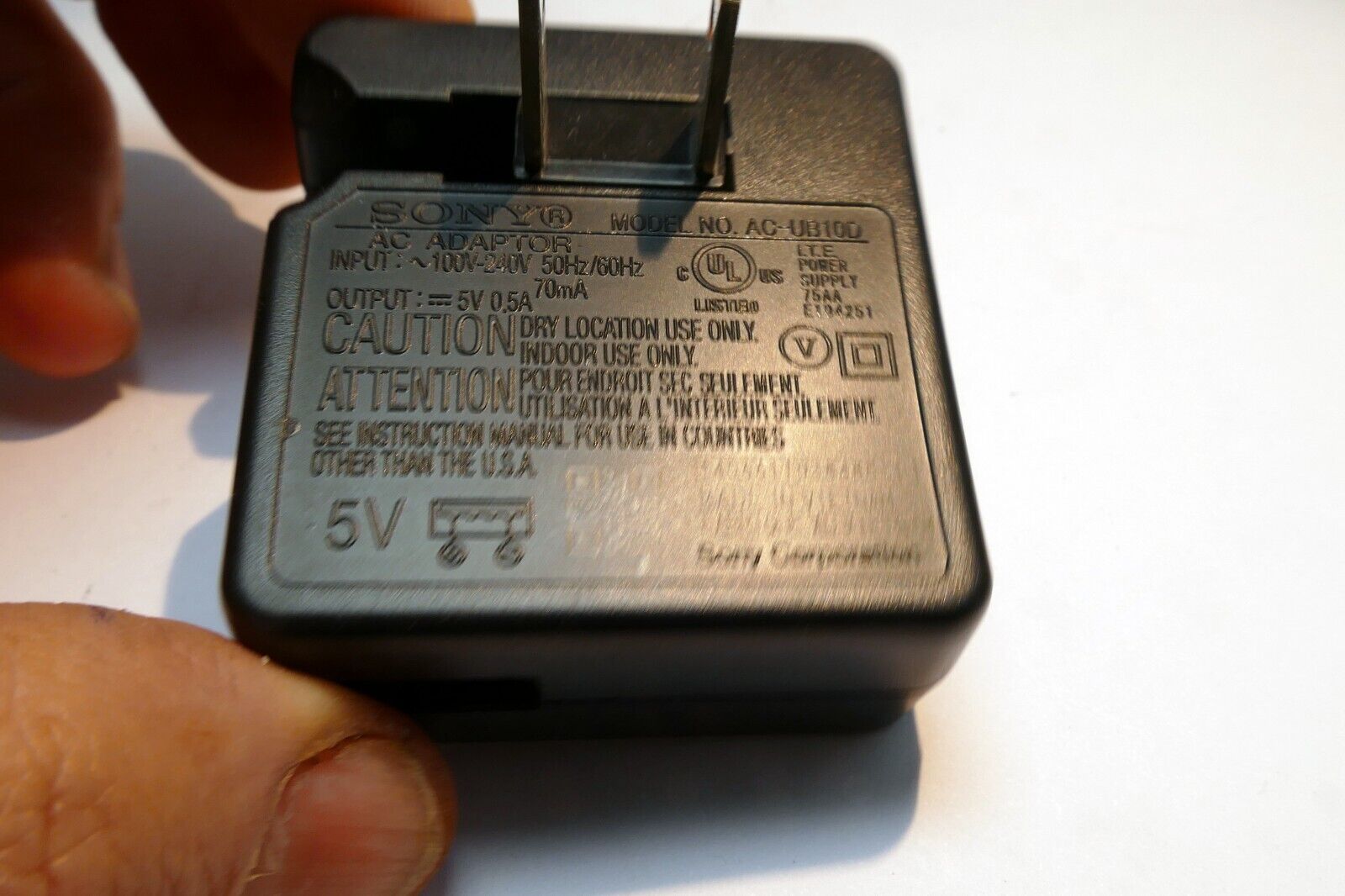 Sony AC-UB10D AC USB battery charger adapter for Cybershot (missing USB cable)