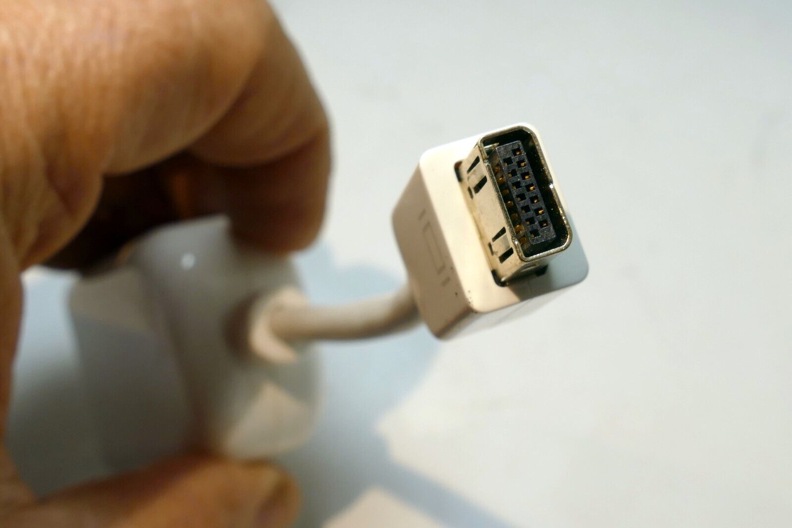 Apple Mini-DVI to Video Adapter / Mini-DVI to S-Video/Composite Adapter splitter