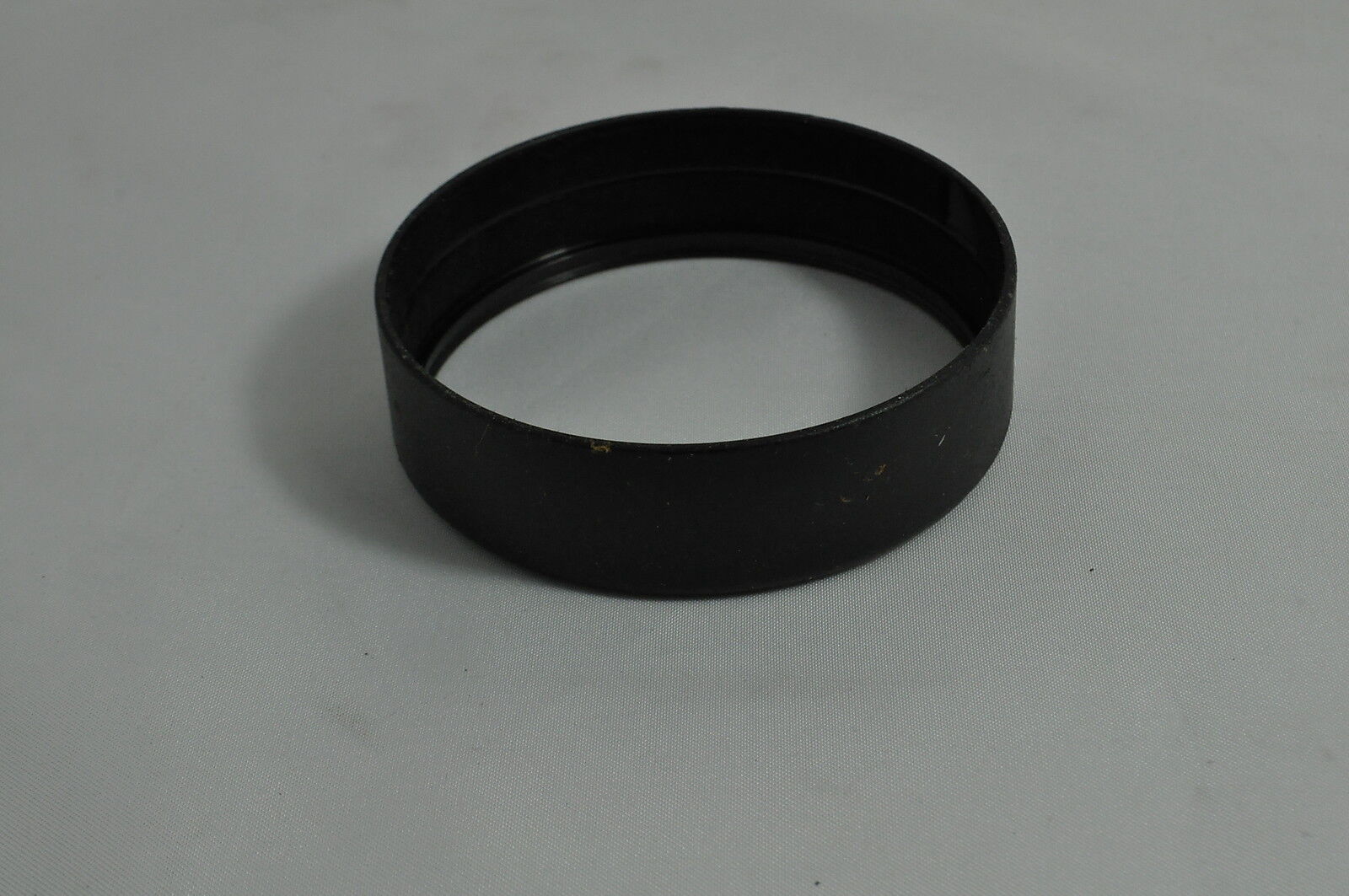 Plastic Lens Hood with 72mm female threads O122017