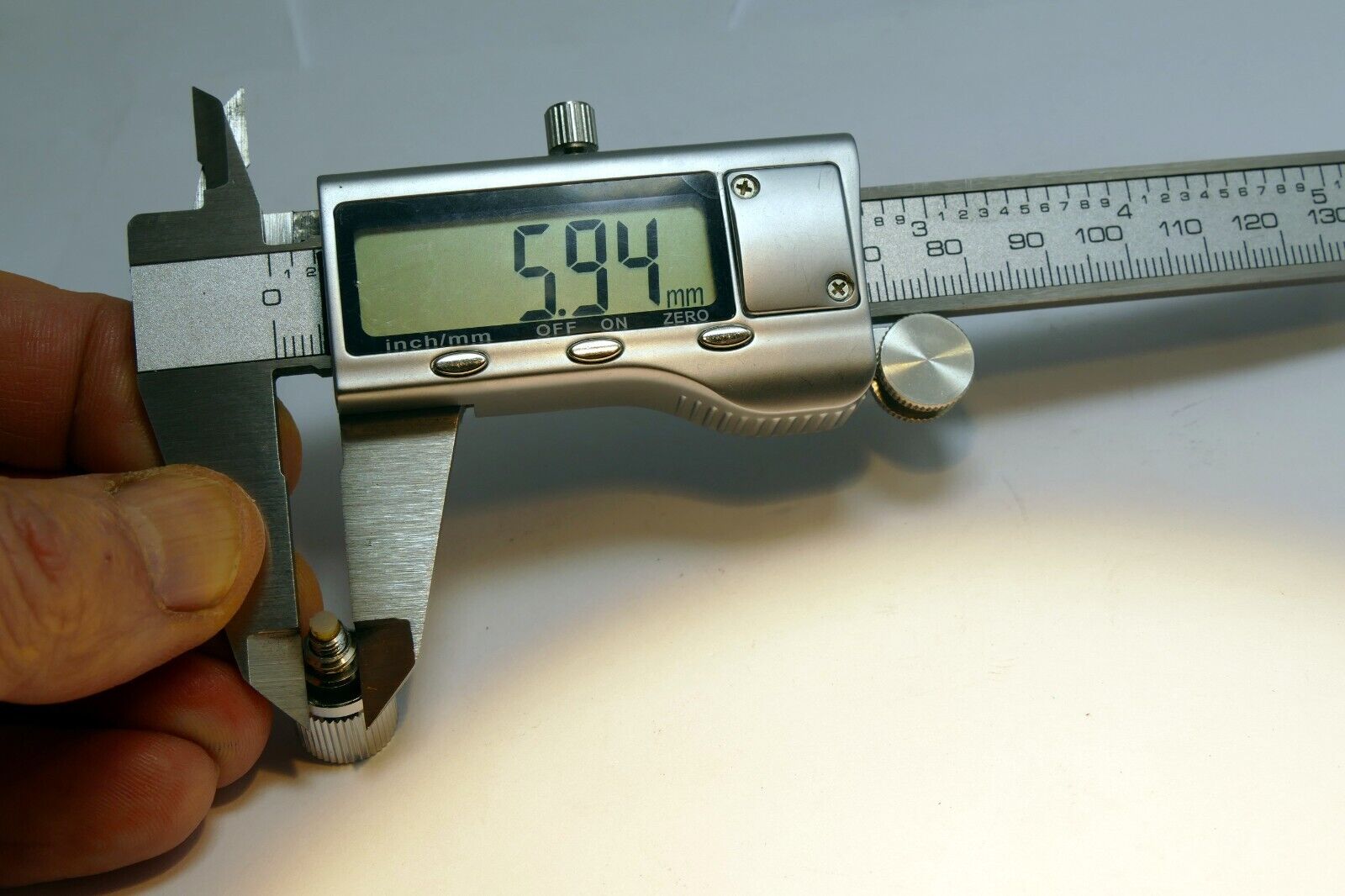 Mamiya 1/4"  Screw Knob for Bellows RB67 Camera or hood