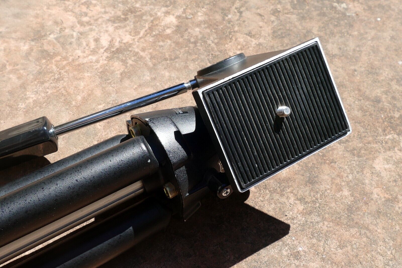 Sony VCT-20A Elevator Tripod with Pan/Tilt Head 19.5"- 54" genuine OEM vintage