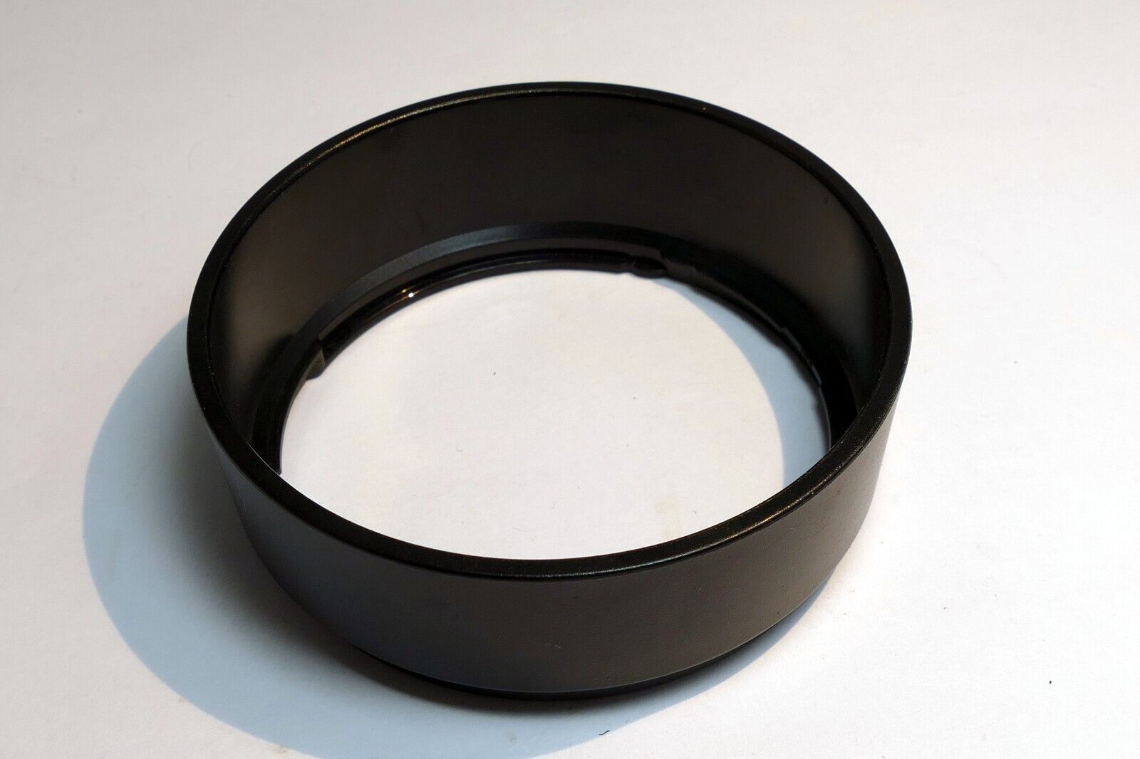 61mm Plastic Lens Hood Shade  twist on type