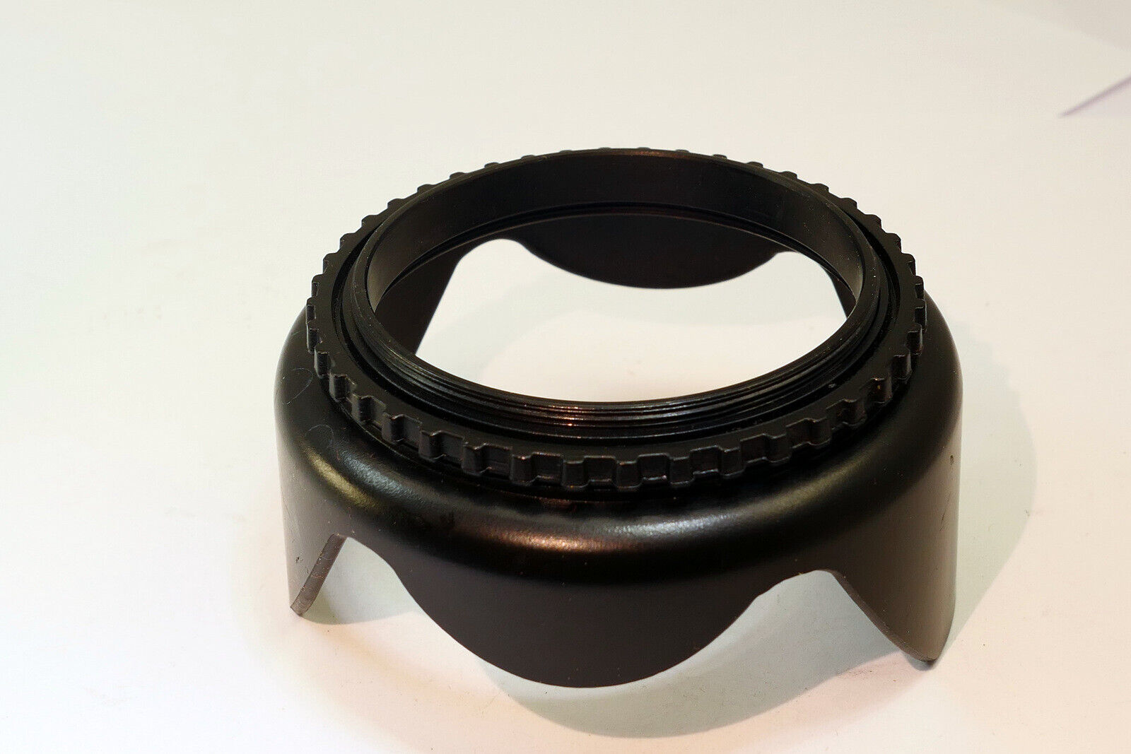 58mm Lens Hood Shade screw in plastic Flower petal shaped