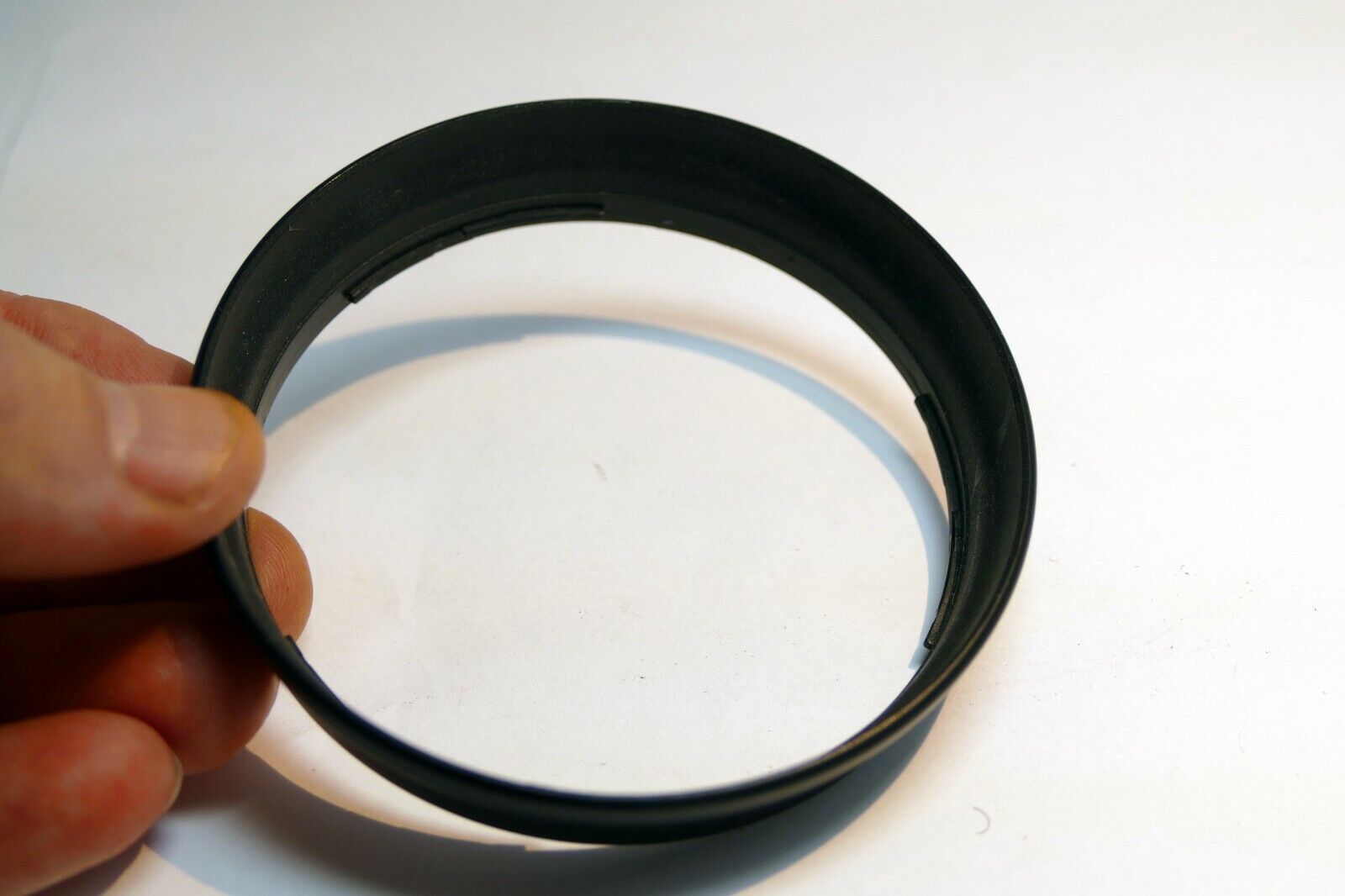 76.5mm ID plastic Lens Hood unknown brand  twist on type wide angle