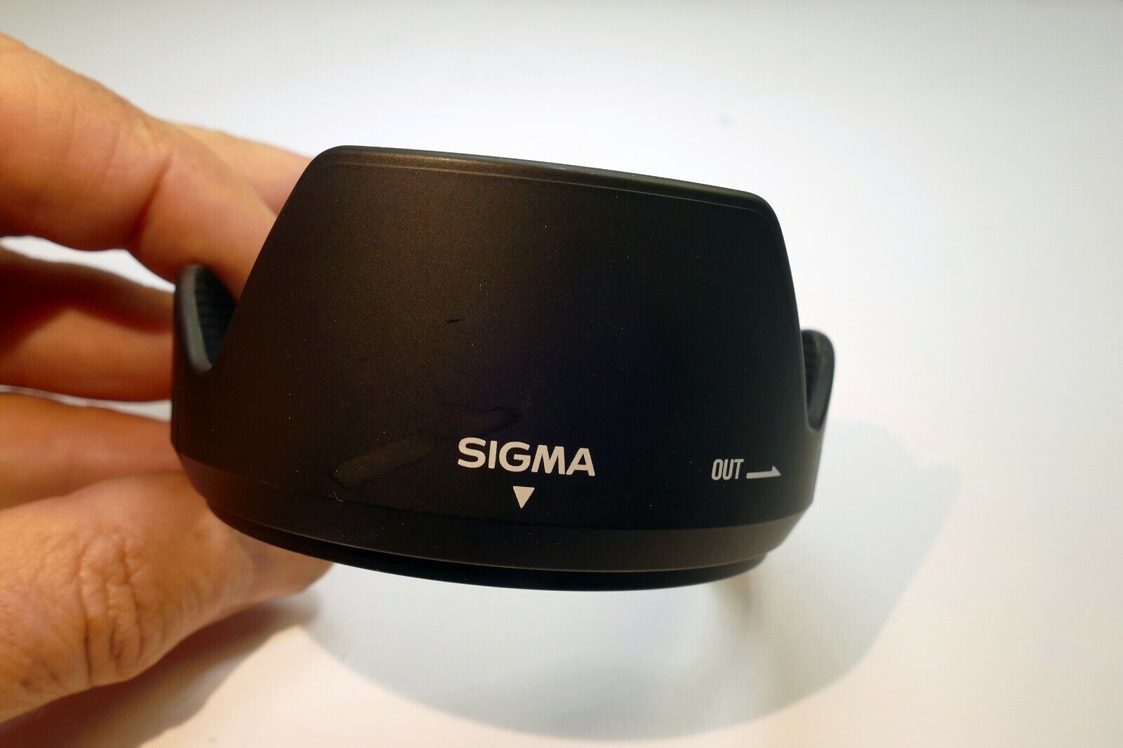 Sigma LH 680-01 Lens Hood Shade for 18-125mm f3.5-5.6  DC EX (smooth finish)