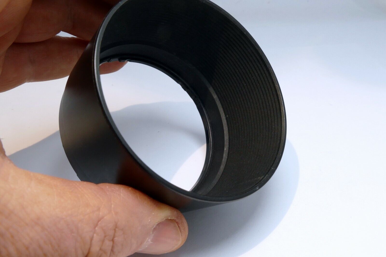 LH 630-01 Twist on Lens Hood Shade