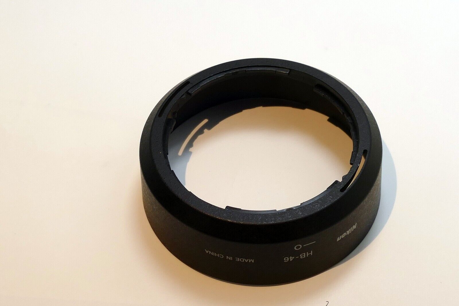 Nikon HB-46 Lens Hood Shade  35mm f1.8 G DX Nikkor  - OEM Genuine