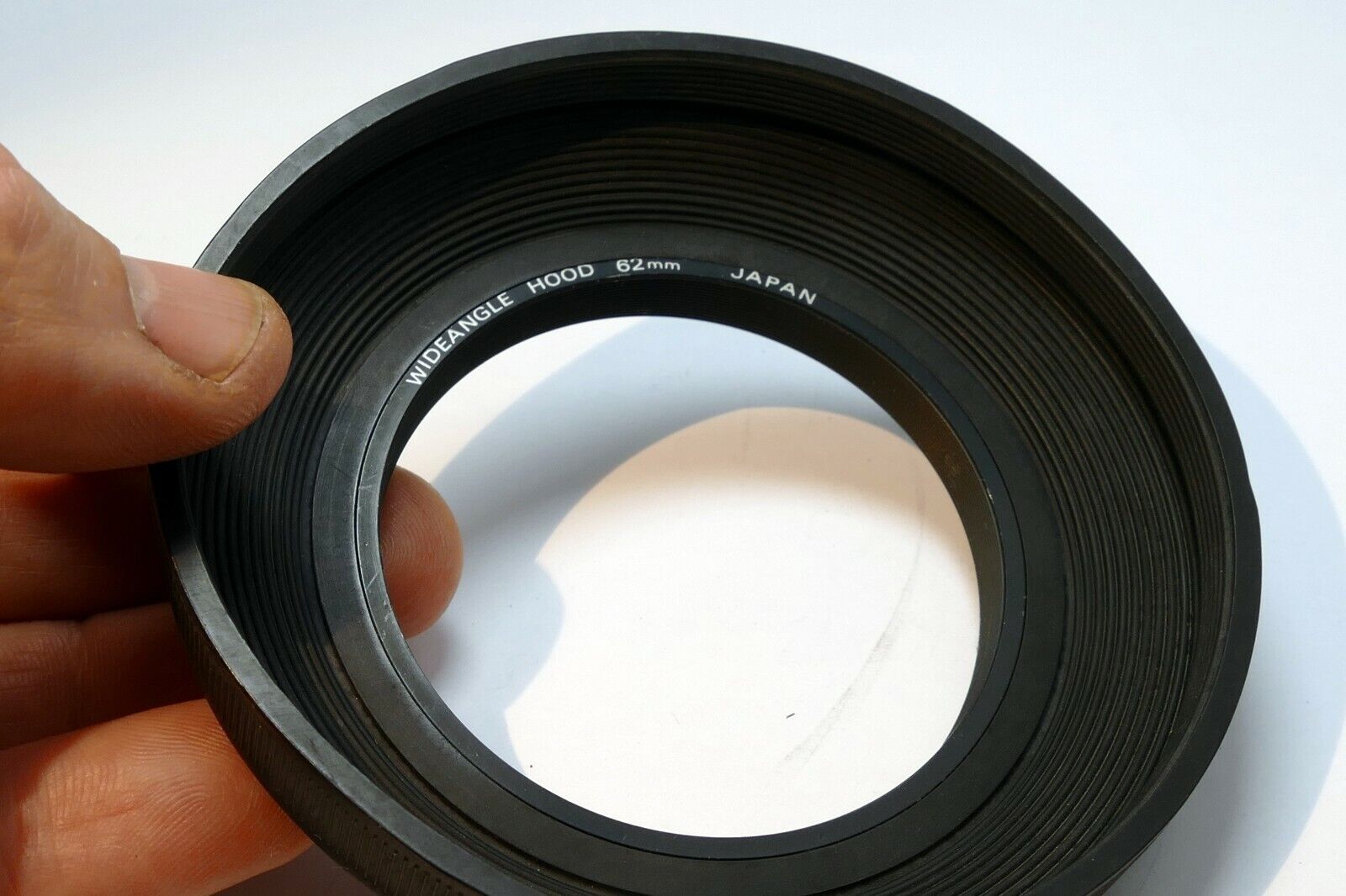 Wide Angle 62mm screw in  Rubber Lens Hood Shade Collapsible for 28mm 35mm