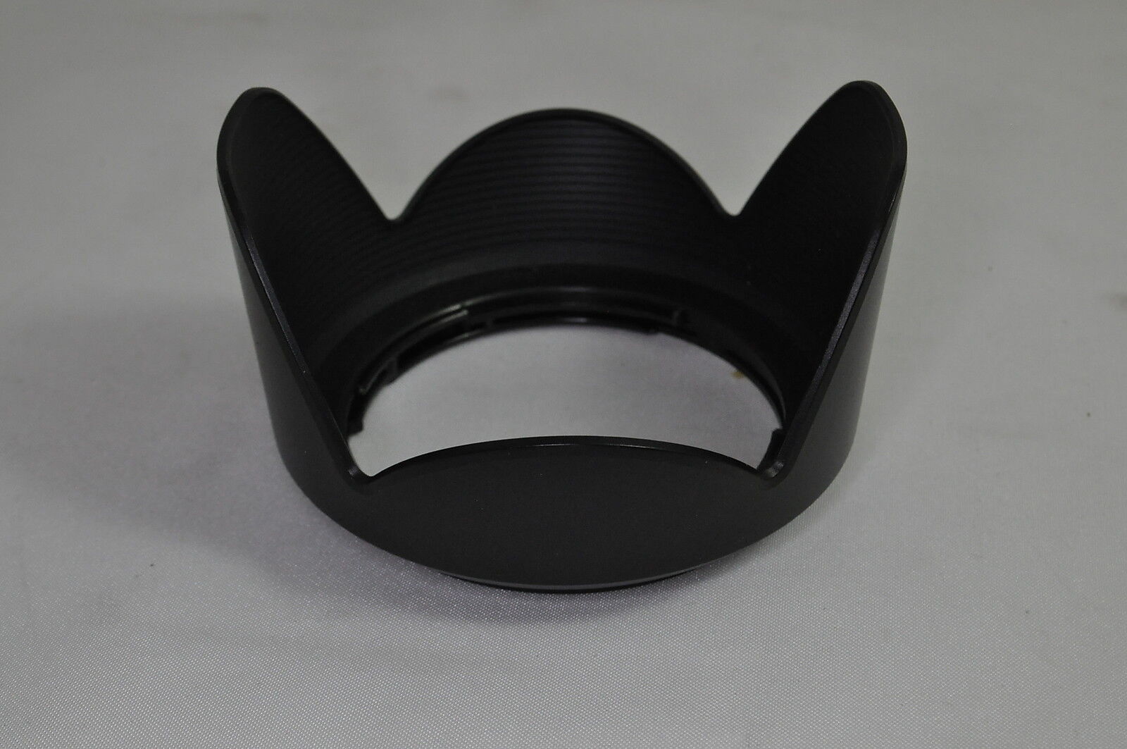 Unknown Brand Plastic Lens Hood 56.5mm inner diameter bayonet twist on type