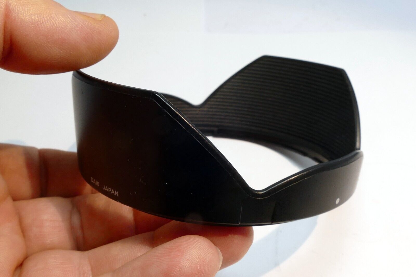 Tamron DA10  Lens Hood Shade for 19-35mm f/3.5-4.5 (A10) Genuine OEM