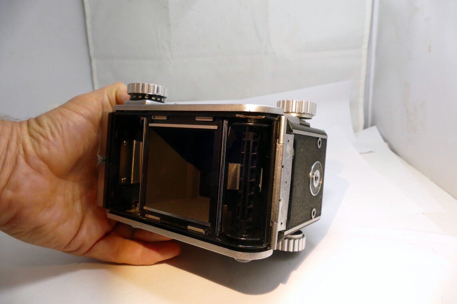 MAMIYA Mamiyaflex Professional TLR Film Camera Body - missing film back plate