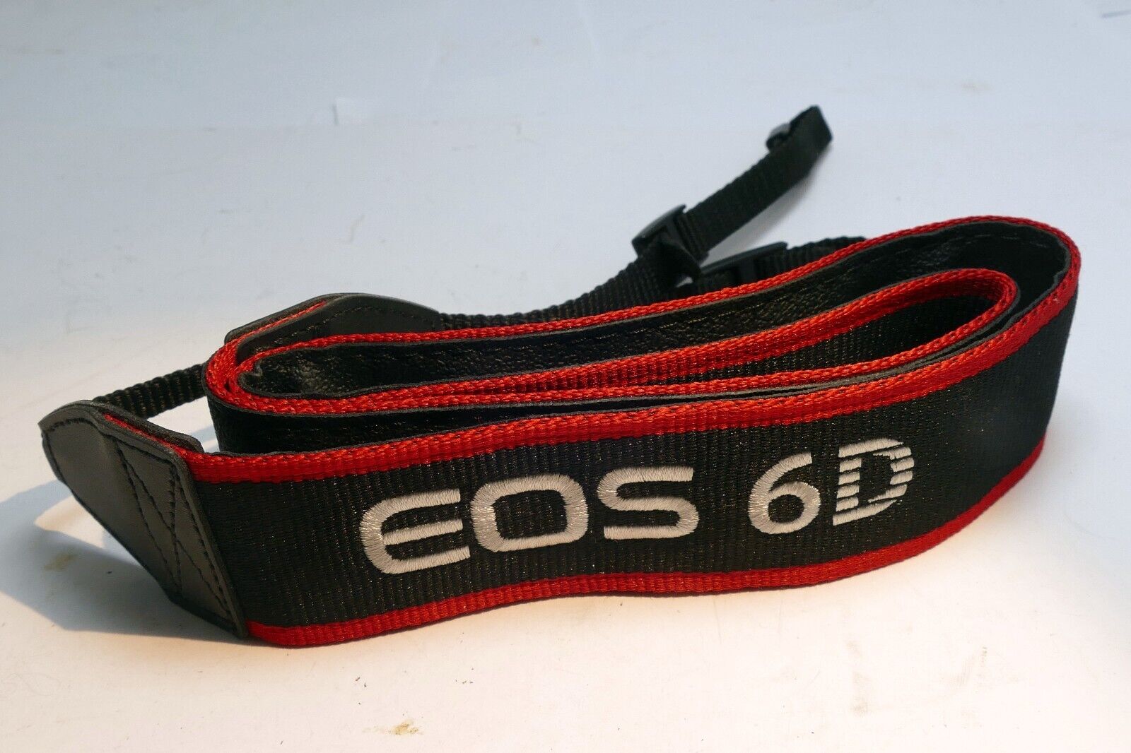 Canon EOS 6D SLR Digital Camera Neck Shoulder Strap -   MINT   -  Genuine OEM