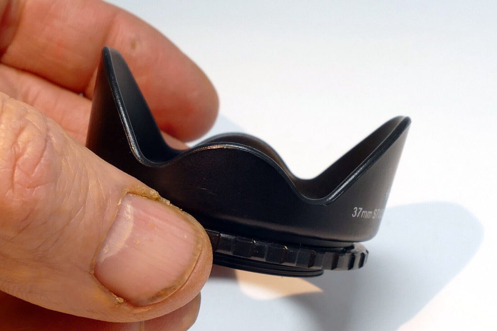 Polaroid 37mm Lens Hood Shade Threaded screw in  plastic tulip petal shape