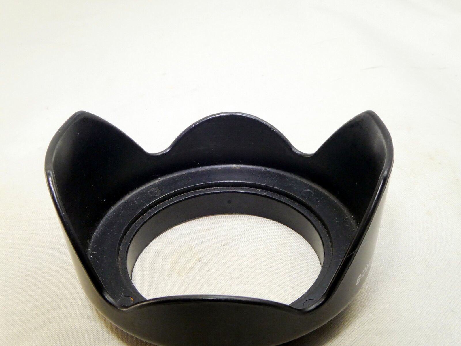 58mm Petal shaped Lens Hood screw on type for  18-55mm IS lenses