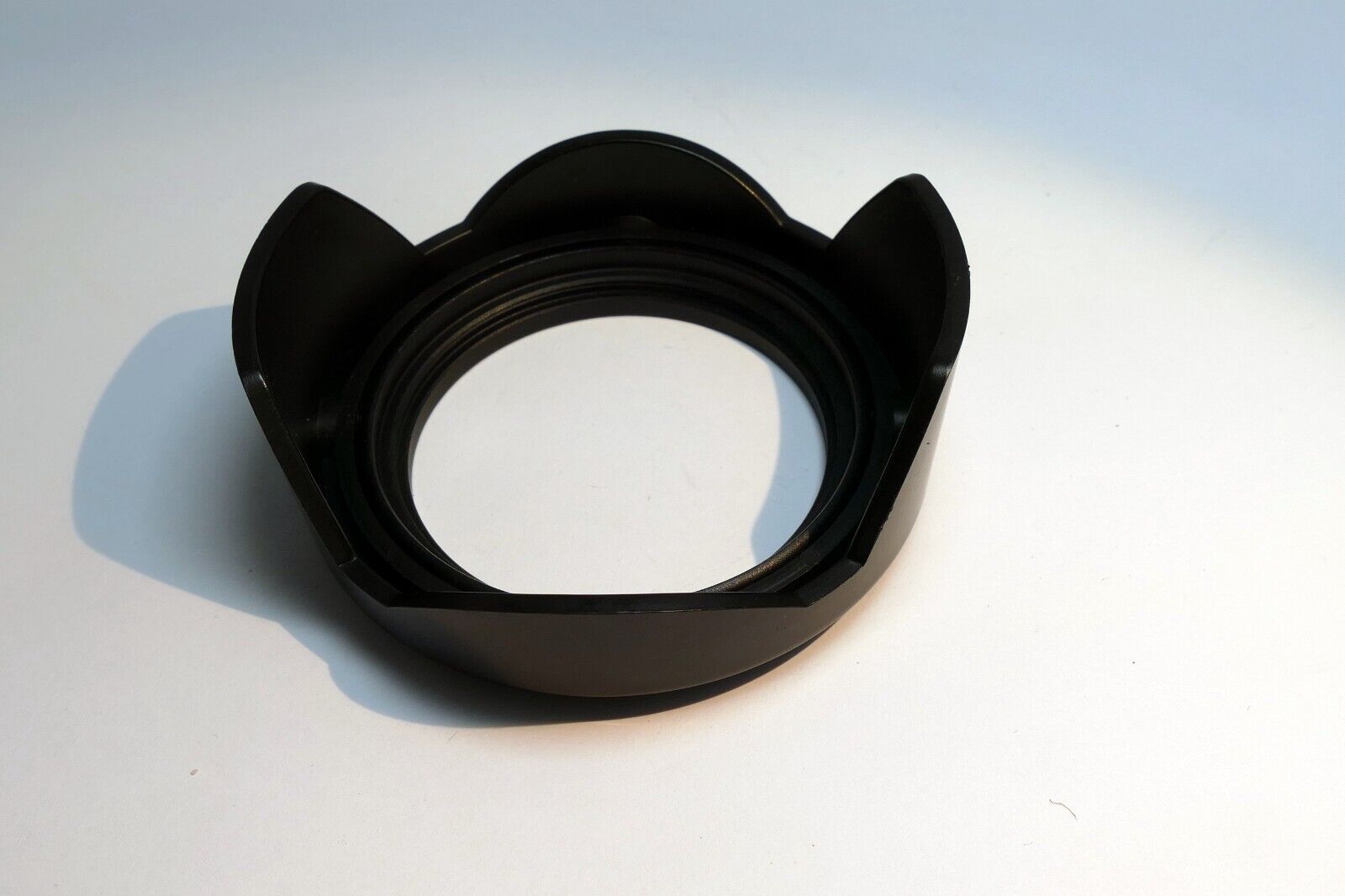 55mm Petal shaped Lens Hood Shade for 18-55mm IS lenses