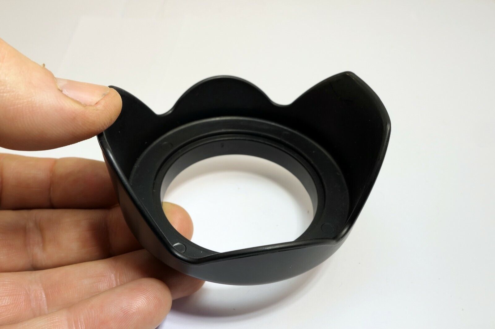 Bower Pro 58mm Petal Tulip shaped screw in Lens Hood Shade for 18-55mm IS EF-s