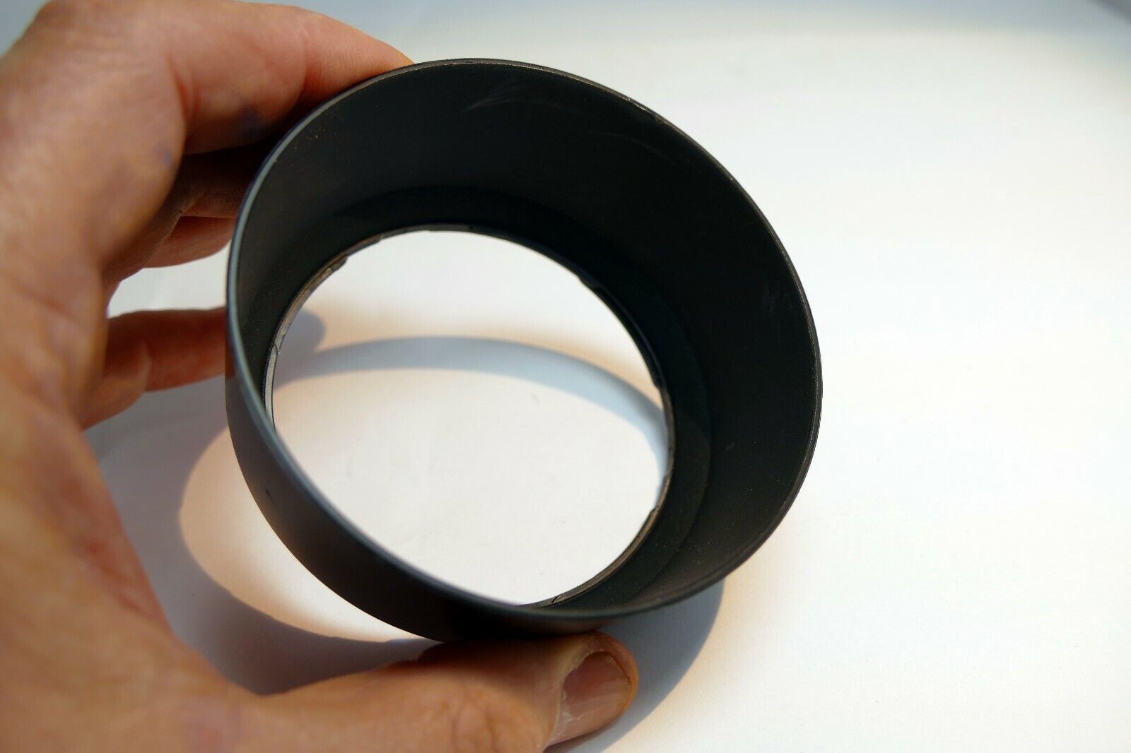 72.5mm ID plastic Lens Hood unknown brand  twist on type for 300mm