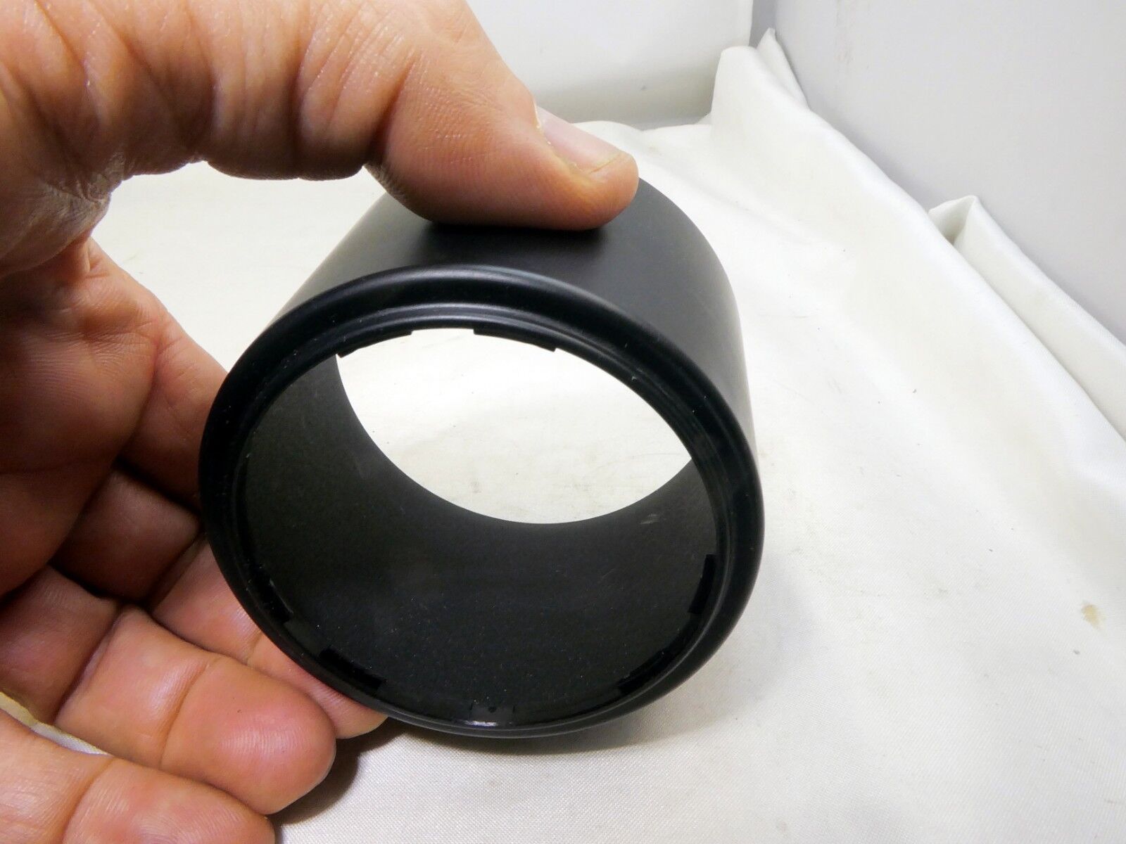 59mm ID Telephoto Plastic Lens Hood  twist on type (unknown brand)