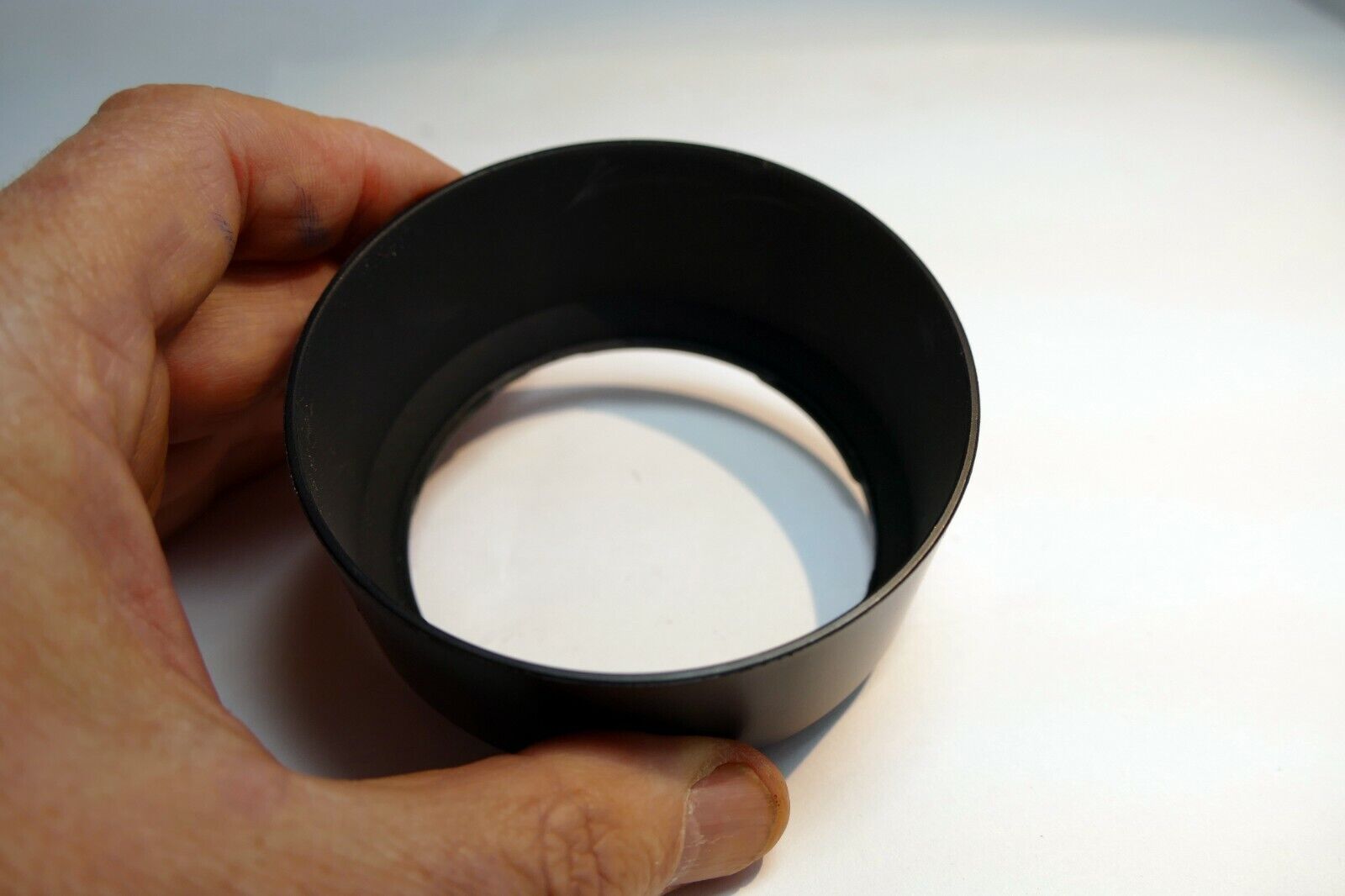 72.5mm ID plastic Lens Hood unknown brand  twist on type for 300mm