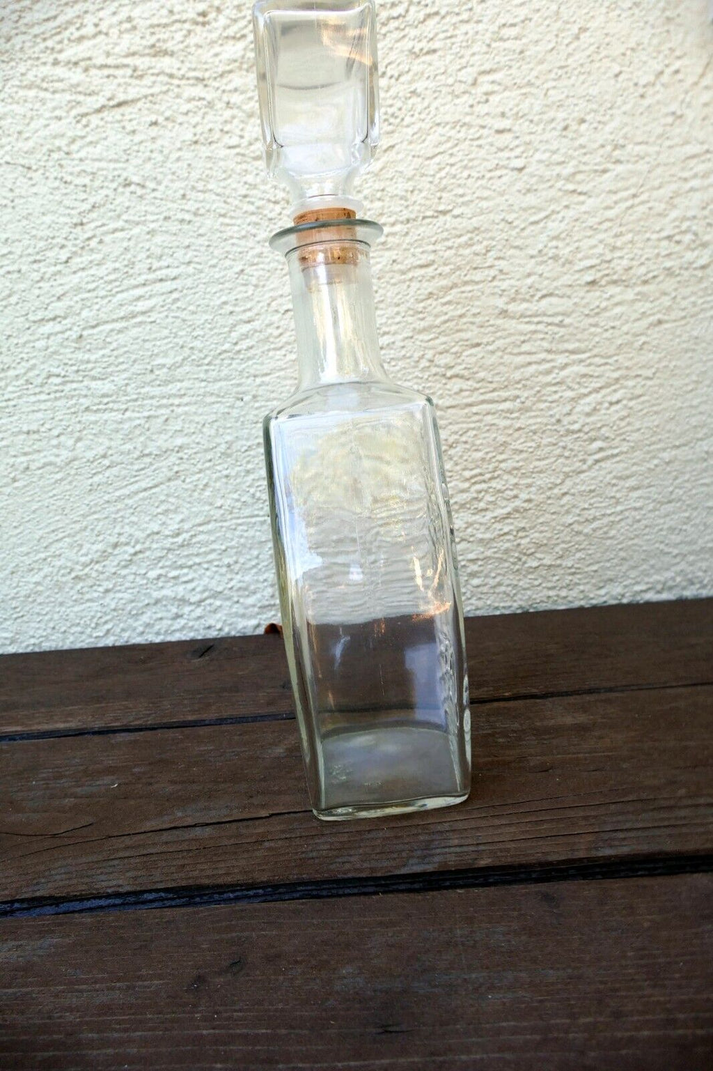 1 Litter Glass Decanter With Stopper 11" tall Oval Ornamented Whiskey