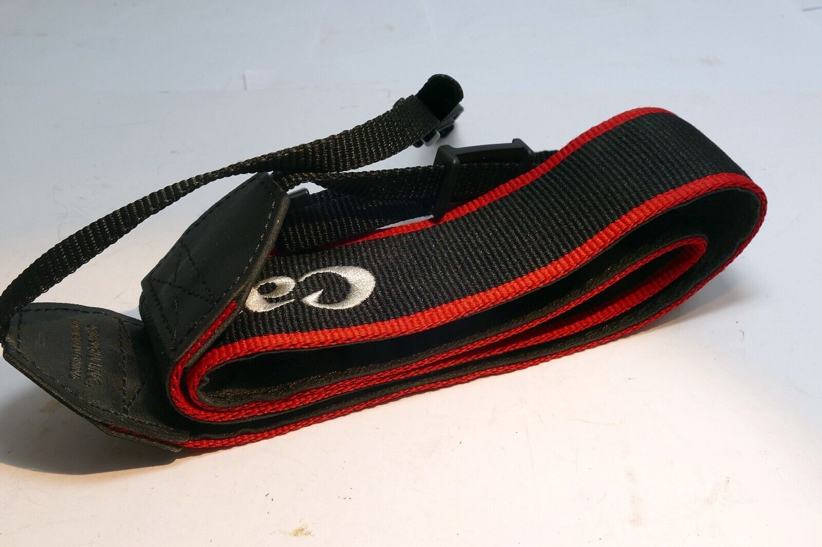 Canon EOS 6D SLR Digital Camera Neck Shoulder Strap -   MINT   -  Genuine OEM
