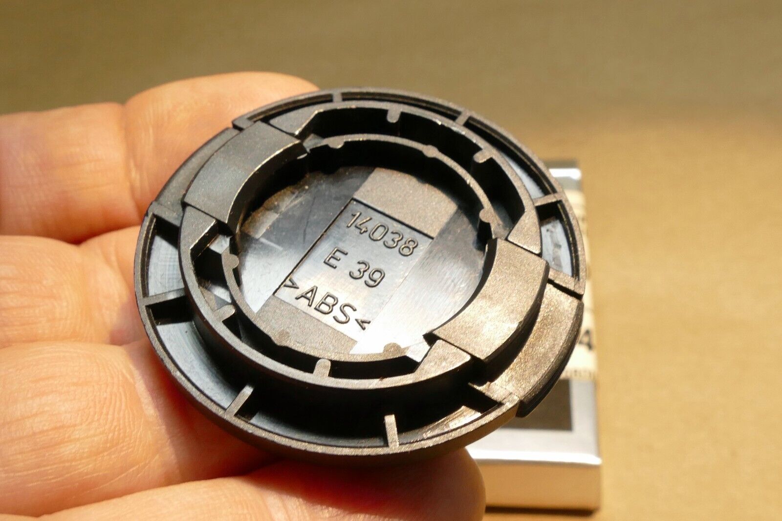 E39 39mm Leica Leitz Front Lens Cap for M 50mm 35mm f2 14038 LELC39M