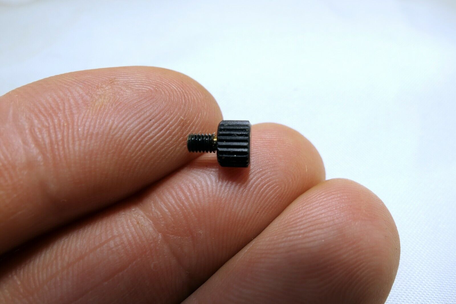 2.5mm Vicon 75mm f1.8 C-mount LENS Focus ring lock stop screw