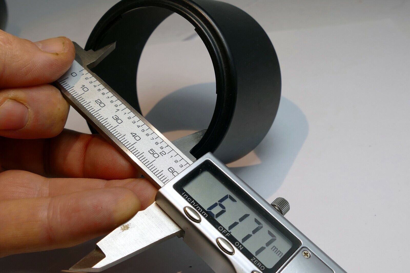 61mm ID Bayonet Lens Hood Shade twist on type telephoto  (for 58mm rim)